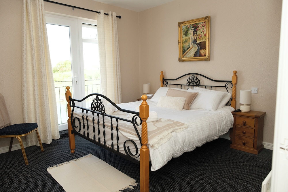 Gallery Room, 1 Double Bed, Lake View, Lakeside photo 2