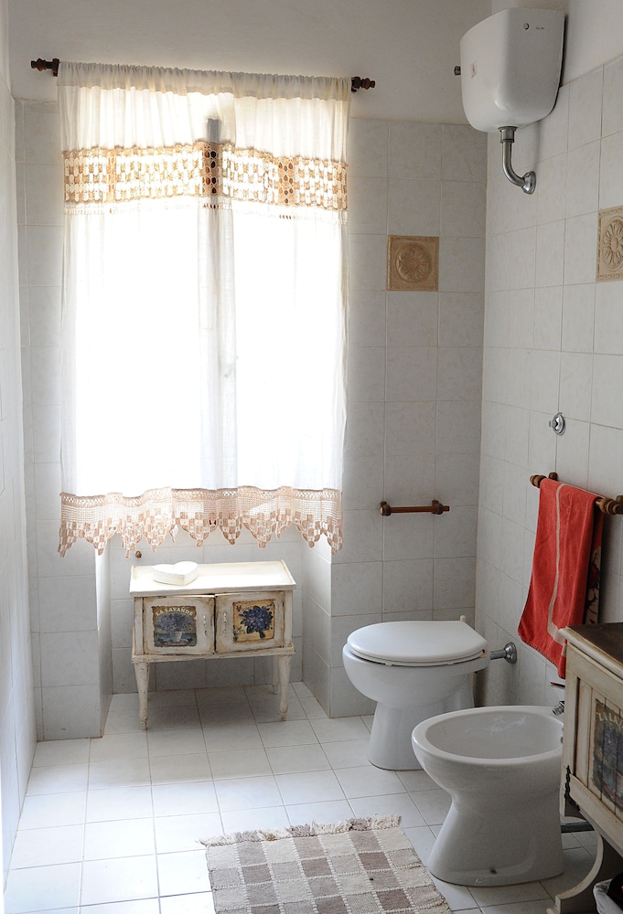 Double Room, Shared Bathroom (C) photo 2
