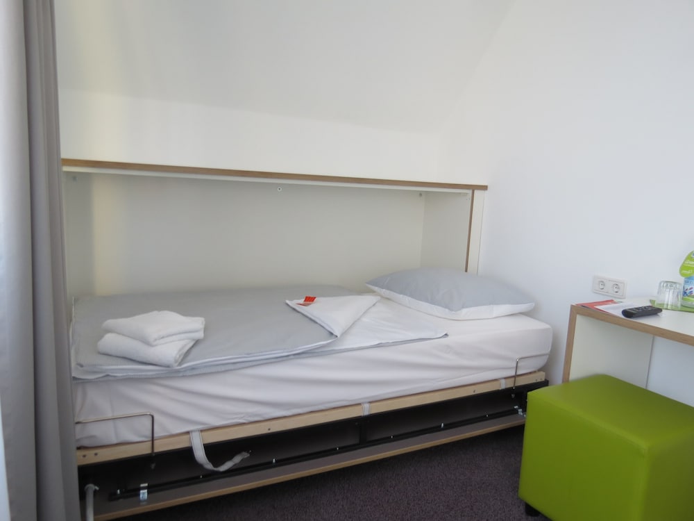Economy Triple Room, 2 Bedrooms, Non Smoking, photo 6