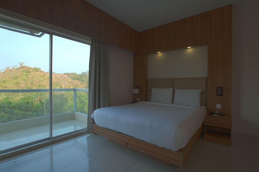 Deluxe Suite, Hill View