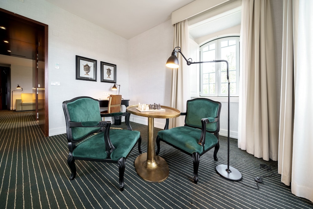 Suite - Photo 9