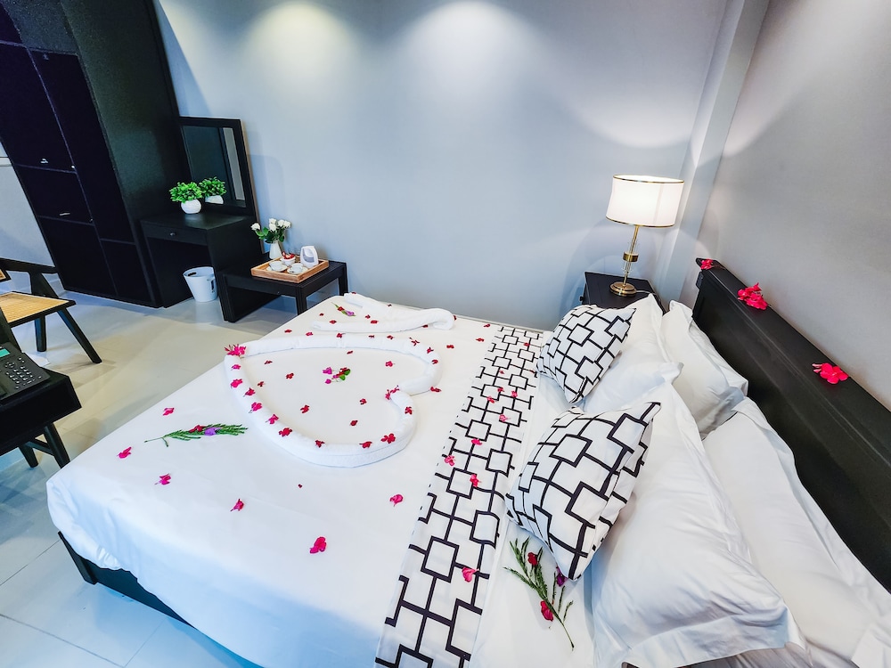 Premium Studio Suite, 1 Double Bed - Photo 1