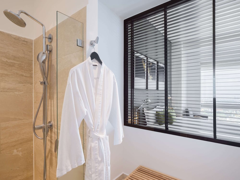 Premier Executive Room, 2 Queen Beds - Photo 3