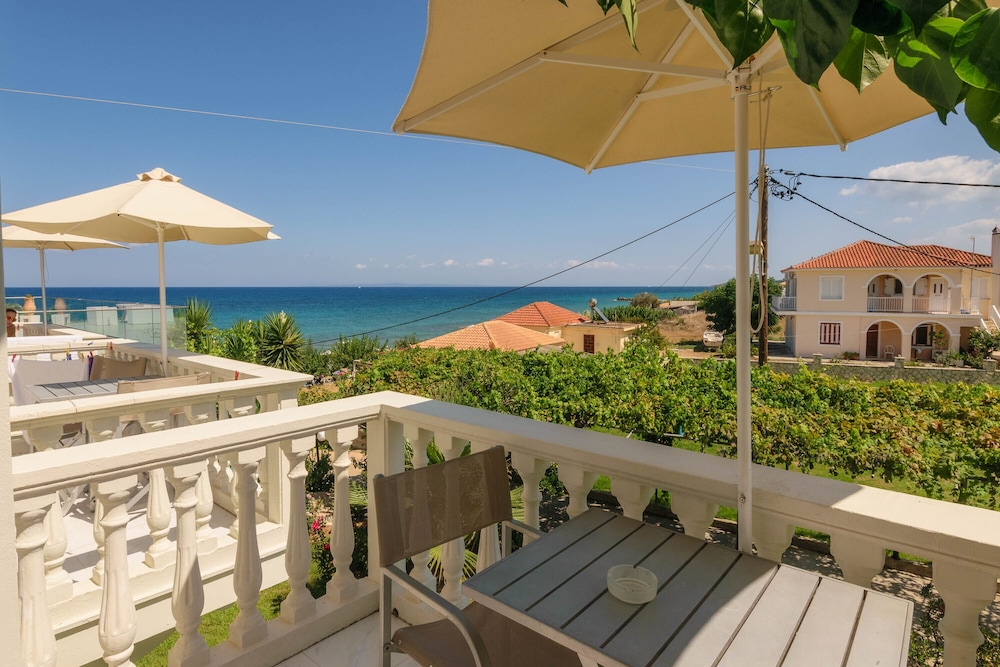 Standard Room, Partial Sea View photo 3
