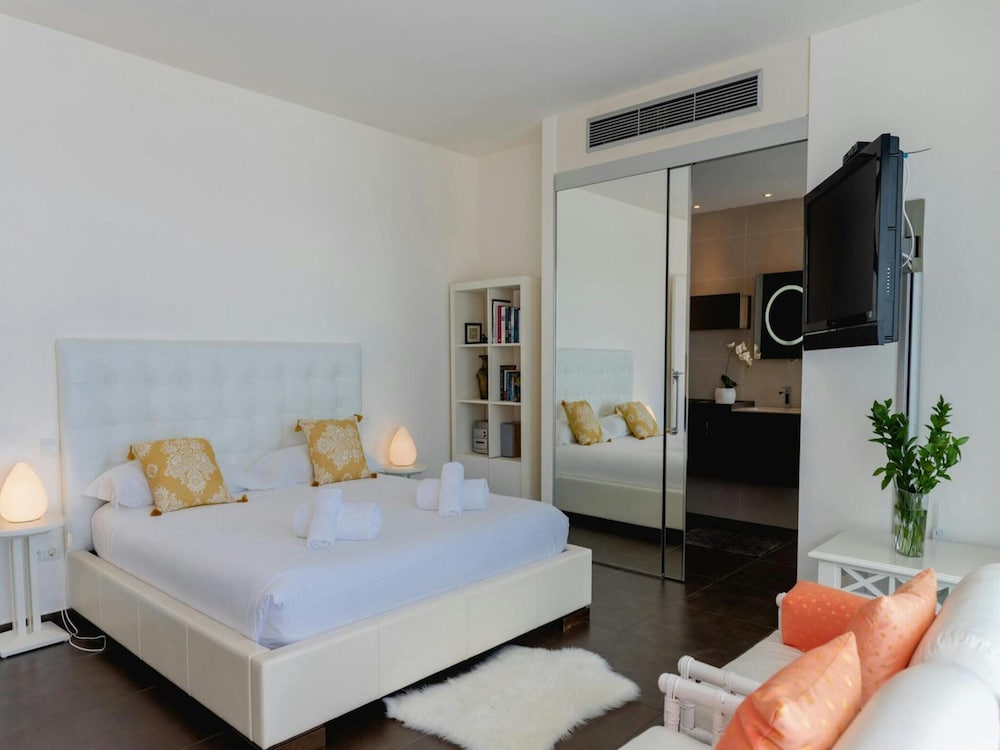 Villa photo 3