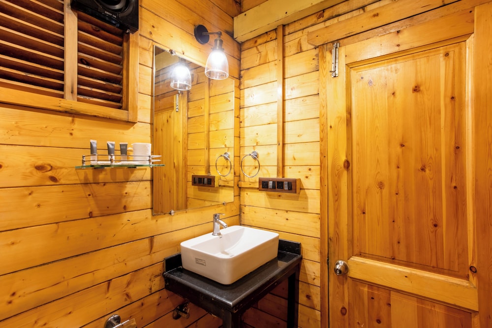 Wooden Cottage photo 2