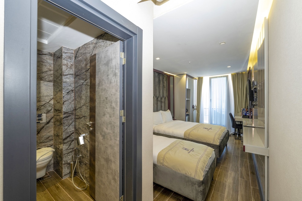Deluxe Double or Twin Room - Photo 2