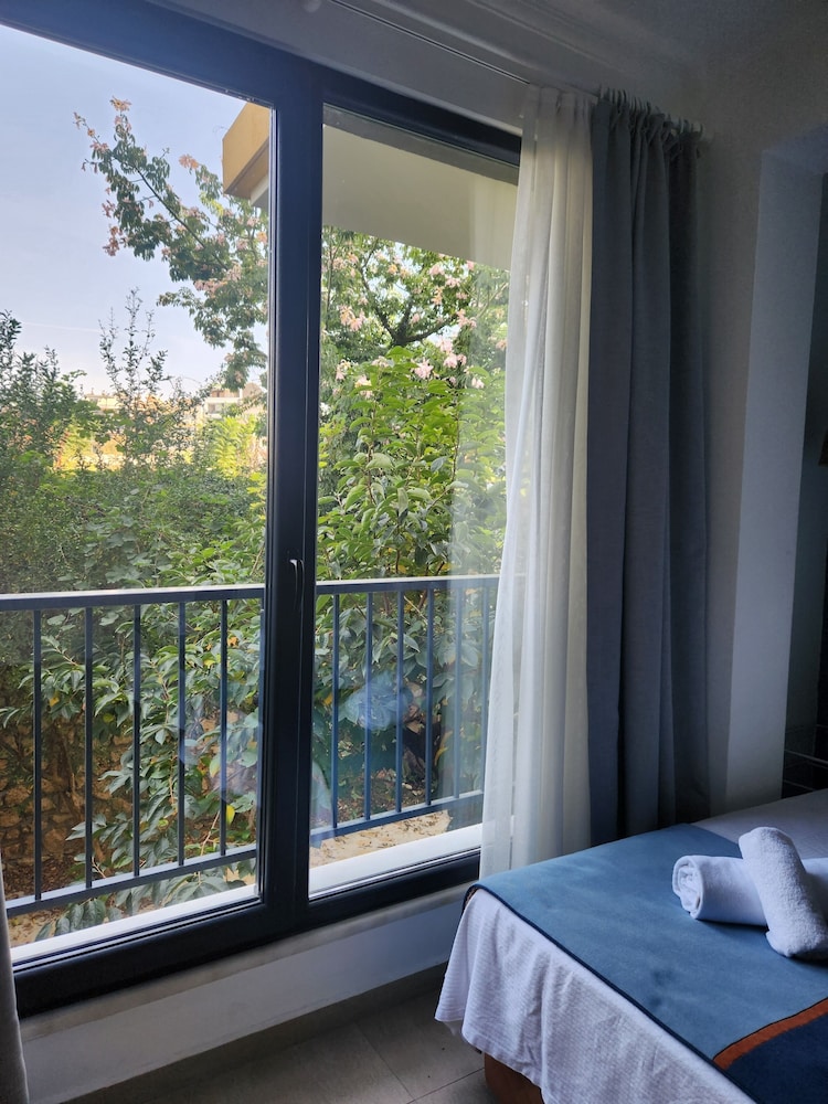 Standard Triple Room, Garden View