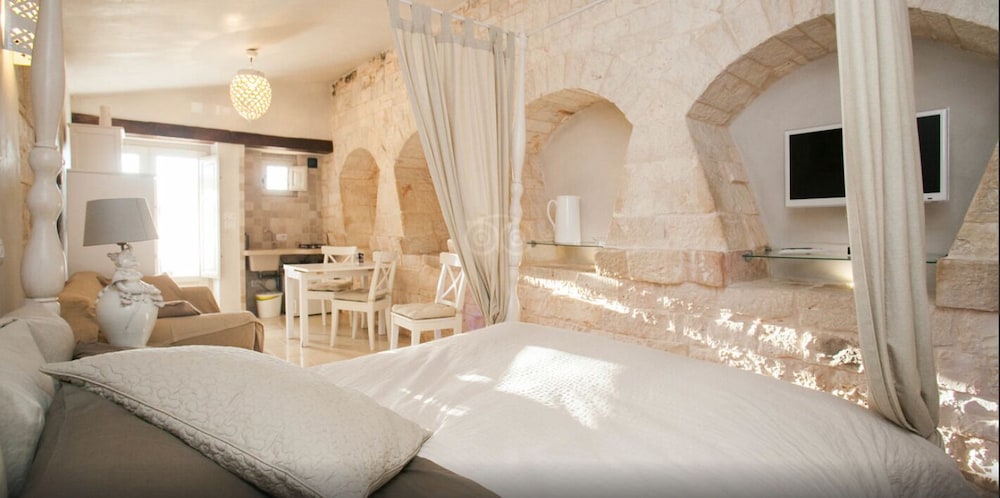 Suite, Jetted Tub