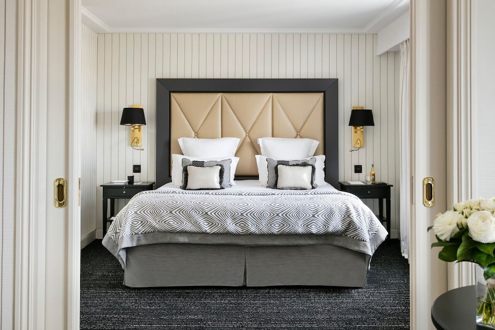 Superior Suite, Partial Sea View