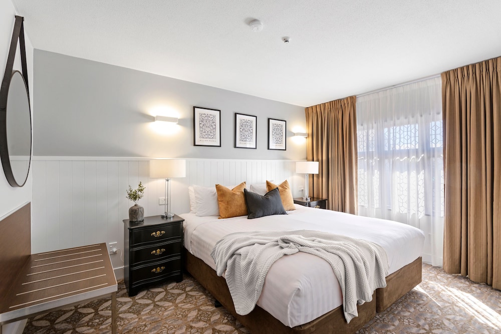 Executive Suite, 1 Bedroom - Photo 1