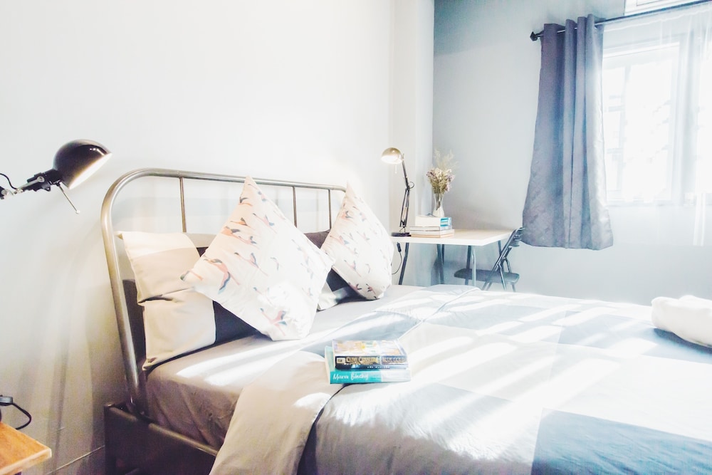 Design Loft, 1 Queen Bed with Sofa bed photo 3