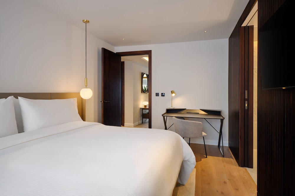 Room, 3 Bedrooms, Balcony, River View (The Cadogan Residence, View)