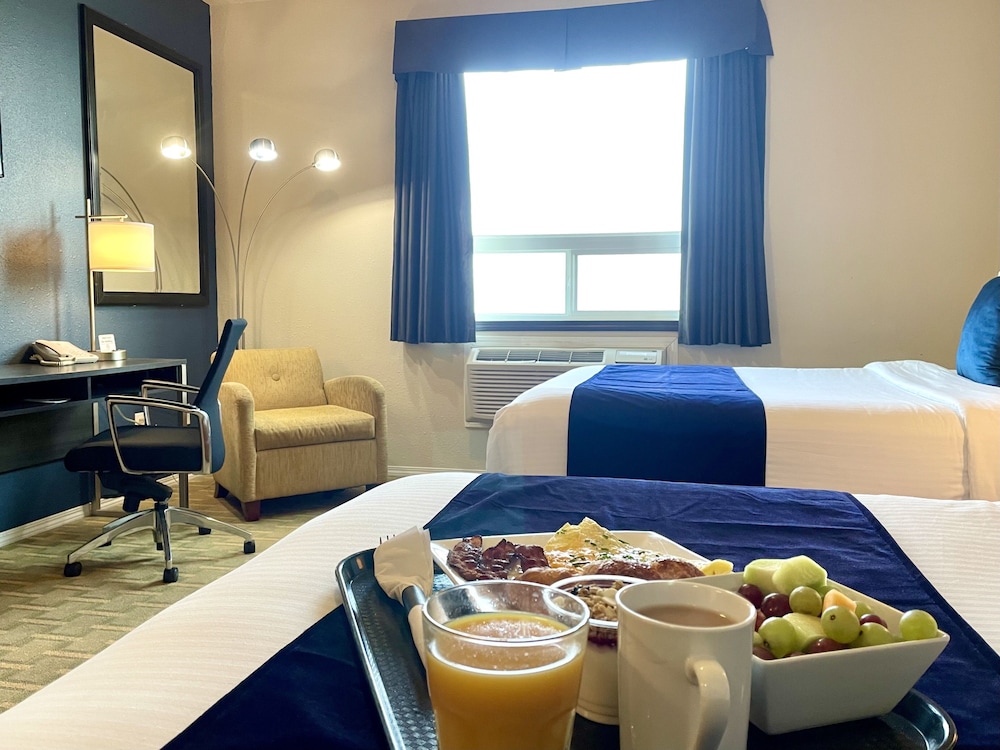 Standard Room, 2 Queen Beds photo 2