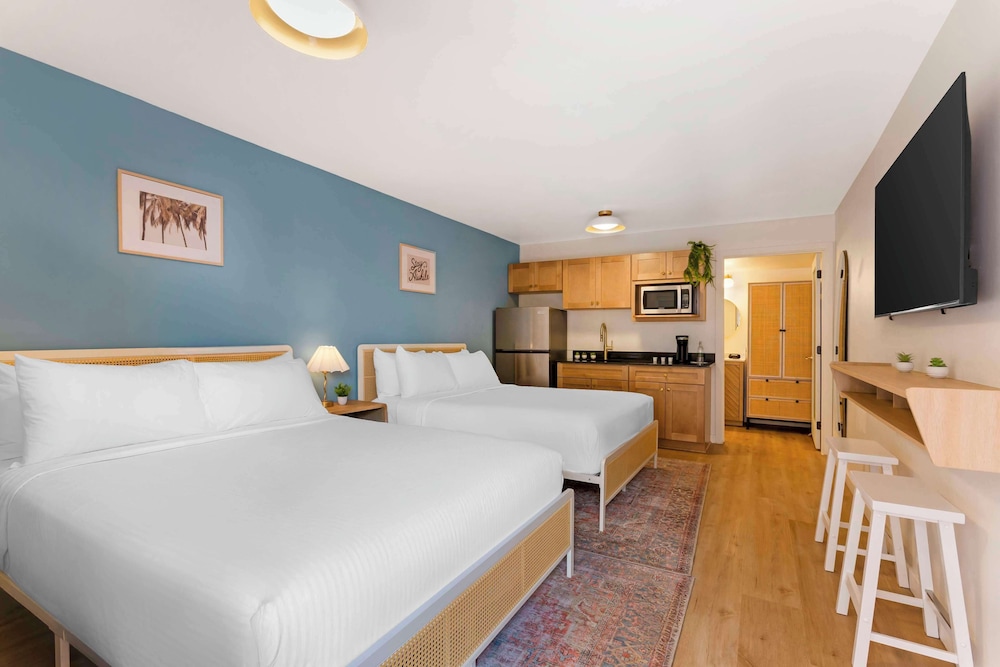 Standard Room, 2 Queen Beds, Non Smoking, Refrigerator & Microwave (Pet Friendly) - Photo 1
