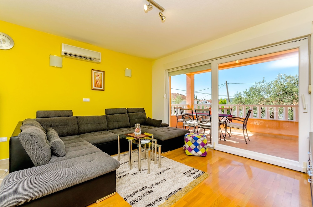Apartment (A1) photo 2