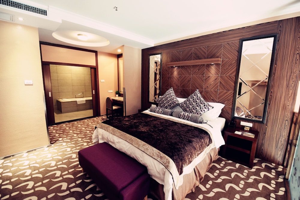 Luxury Loft, 1 Bedroom, Mezzanine photo 3