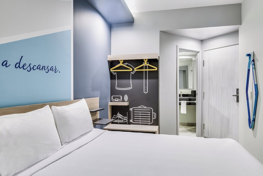 Standard Room, 1 Queen Bed - Photo 2