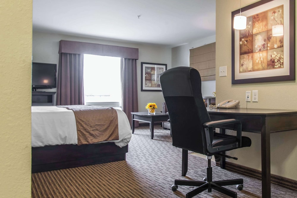 Suite, 1 Queen Bed with Sofa bed, Non Smoking