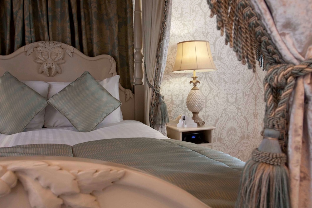 Suite, 1 King Bed, Non Smoking (Four Poster Bed) photo 1