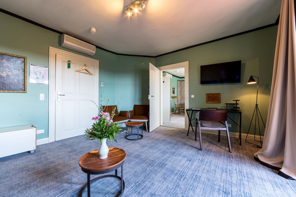 Studio Suite - Photo 3
