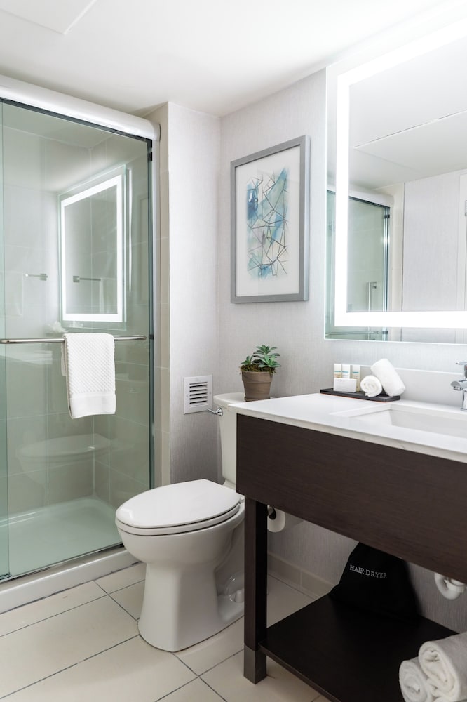 Suite, 1 King Bed, Accessible, Non Smoking - Photo 9