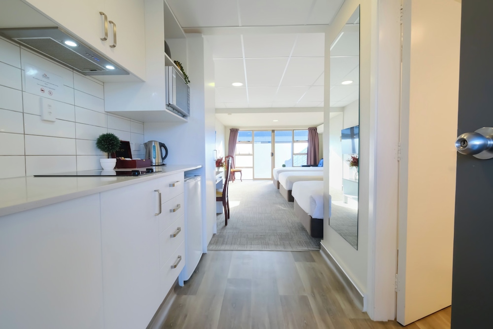 Standard Triple Room thumbnail 6