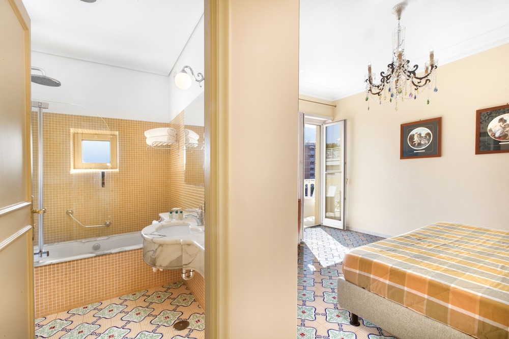 Comfort Double or Twin Room, Balcony - Photo 3