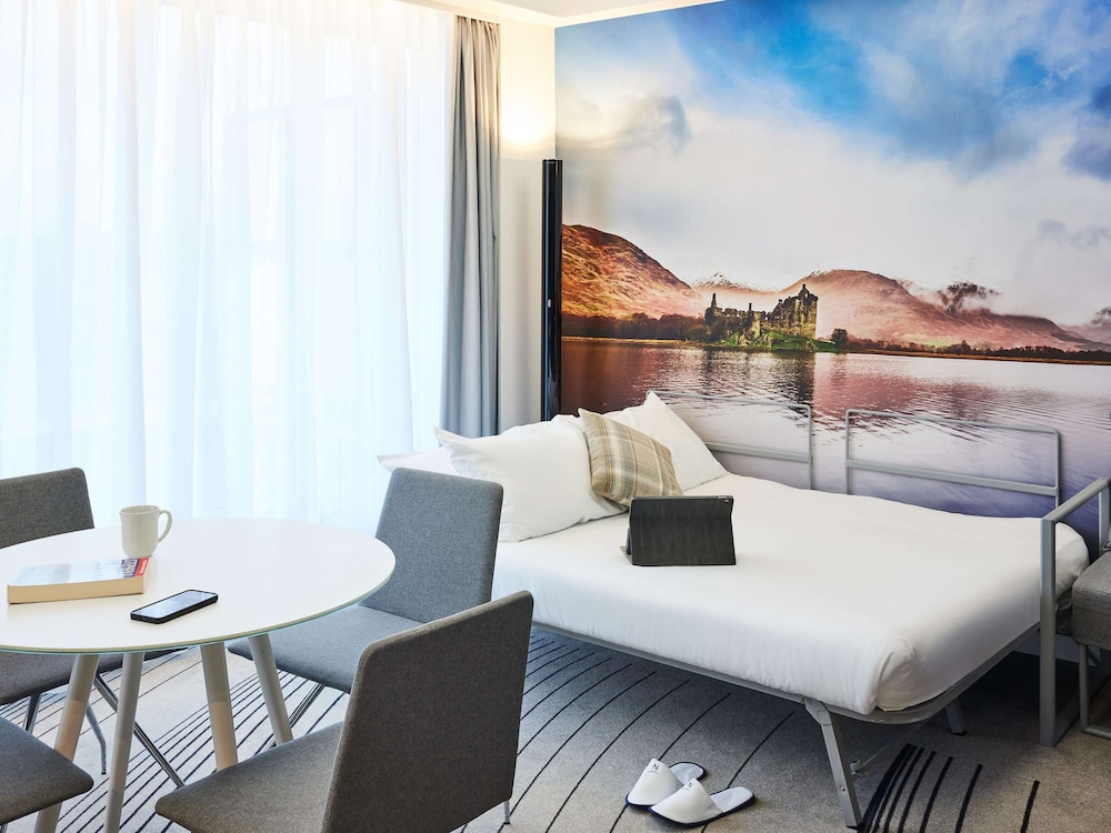 Executive Room, 1 Queen Bed with Sofa bed (Castle view)
