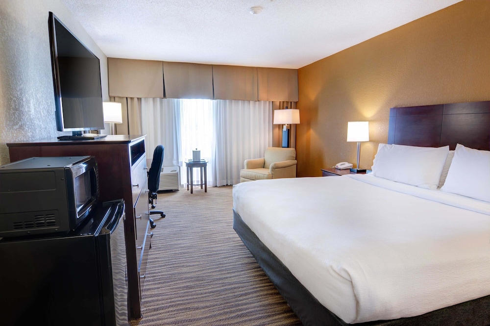 Standard Room, 1 King Bed, Accessible (Transfer Shower) - Photo 2
