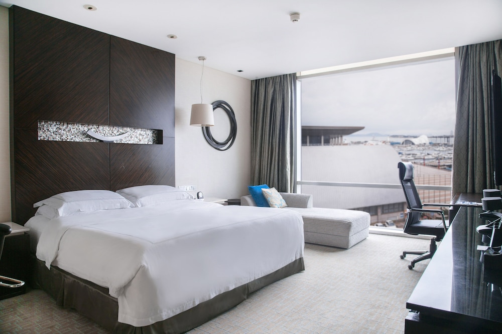 Classic Room, 1 King Bed, Ocean View - Photo 3