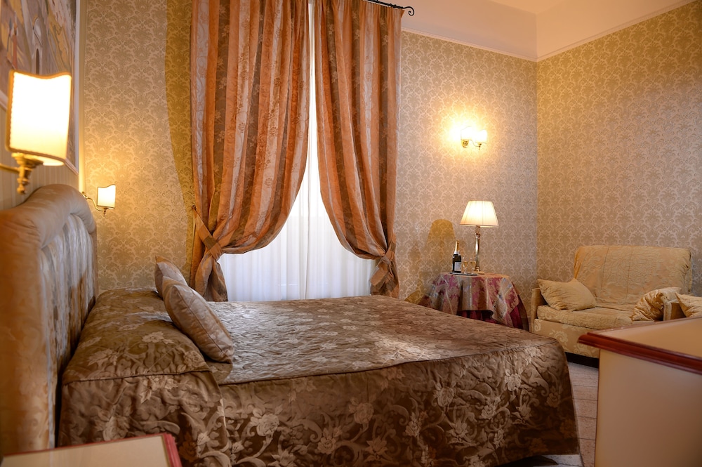 Superior Double or Twin Room - Photo 3