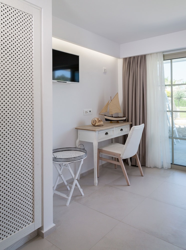 Villa (Split Level Sea or Garden View)