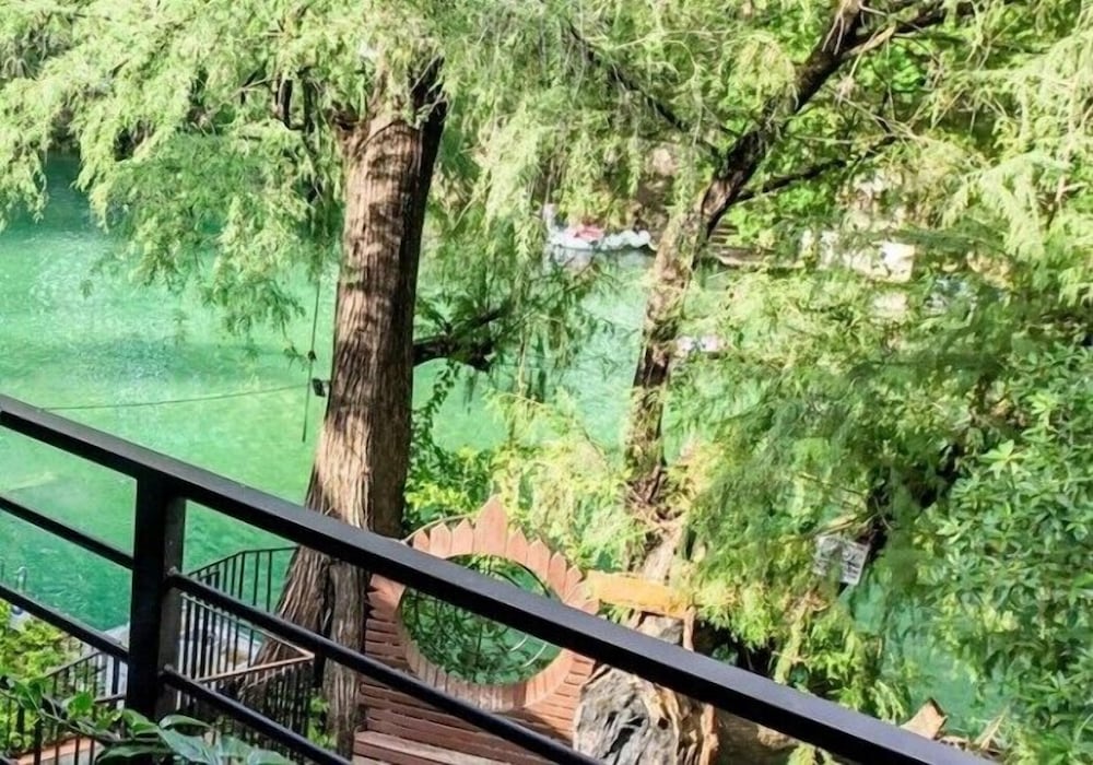 Room, River View