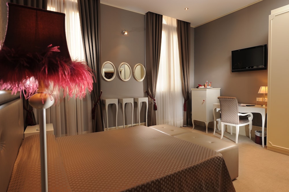 Exclusive Double Room, Canal View thumbnail 5