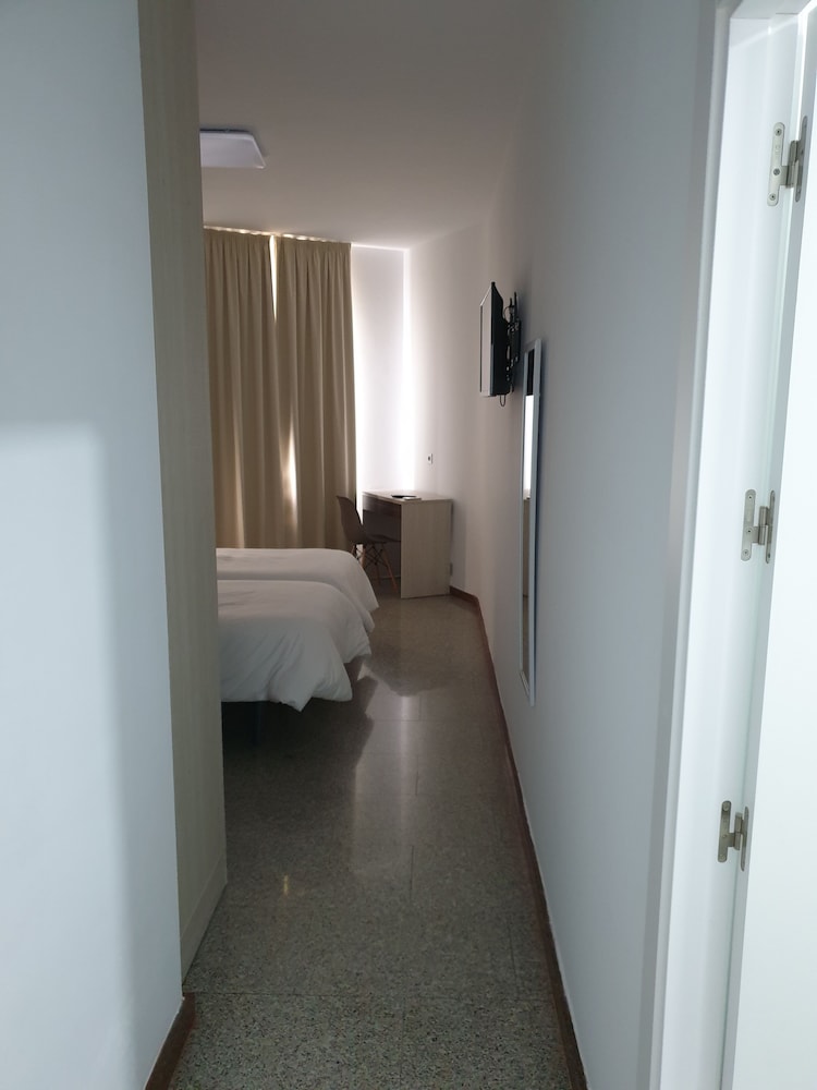 Standard Twin Room (3) - Photo 3