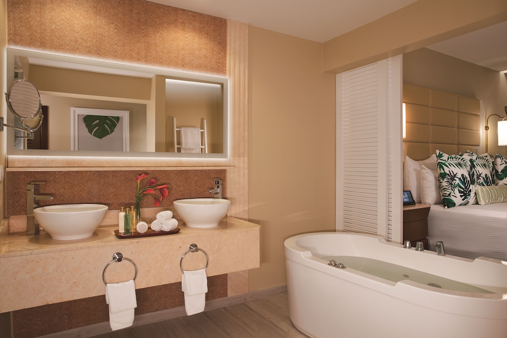 Junior Suite Ocean Front Double photo 2