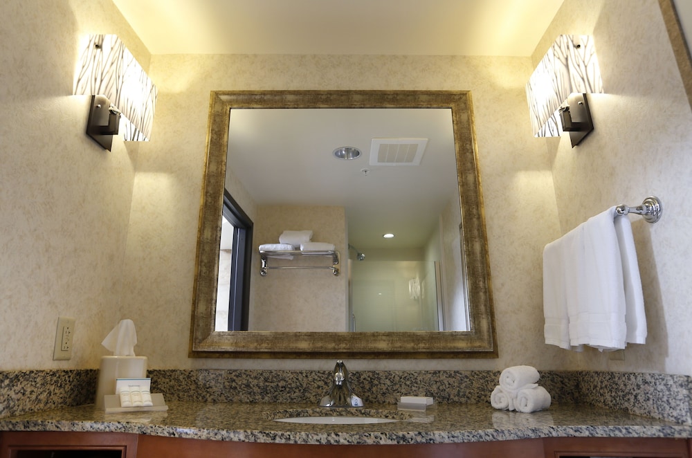 Junior Suite, 1 King Bed, Non Smoking, Jetted Tub photo 2