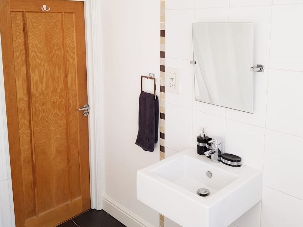 Deluxe Double or Twin Room, Shared Bathroom (DELUXE TWIN/KING ) photo 2