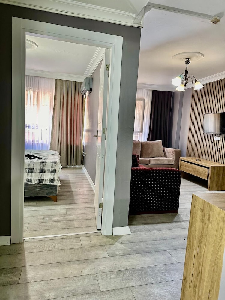Suite, City View