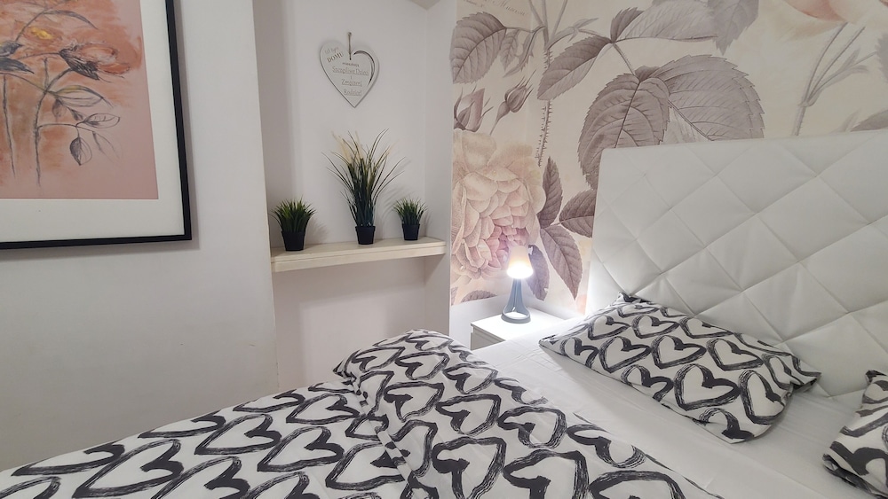 Comfort Double Room, 1 Double Bed, Courtyard View, Ground Floor photo 1