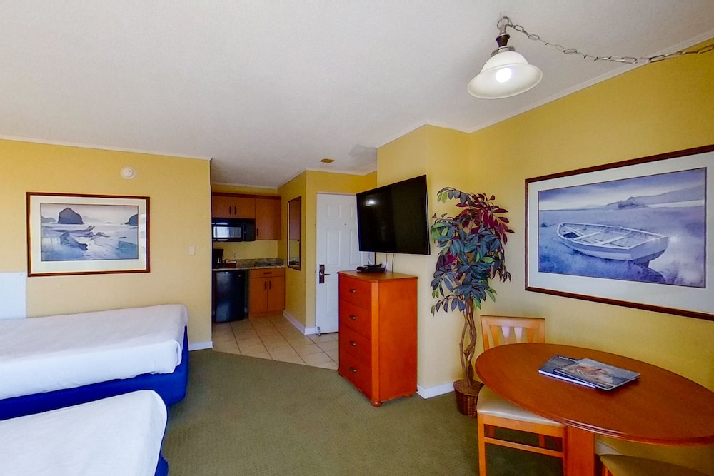 Room (Studio, Partial Ocean View) photo 3