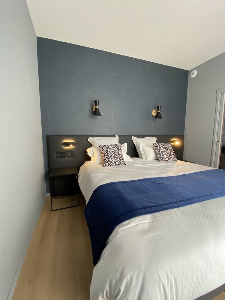 Deluxe Suite, 1 King Bed, Non Smoking, Golf View (with Sofabed) - Photo 2