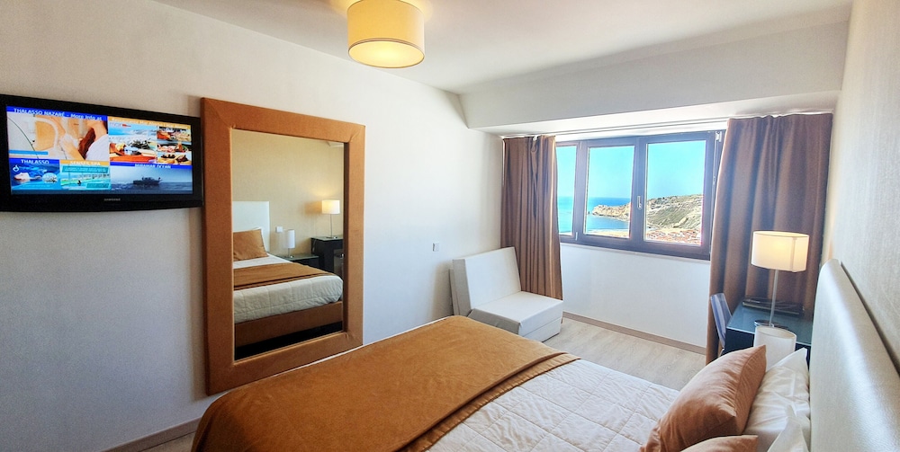 Double or Twin Room, Sea View - Photo 3