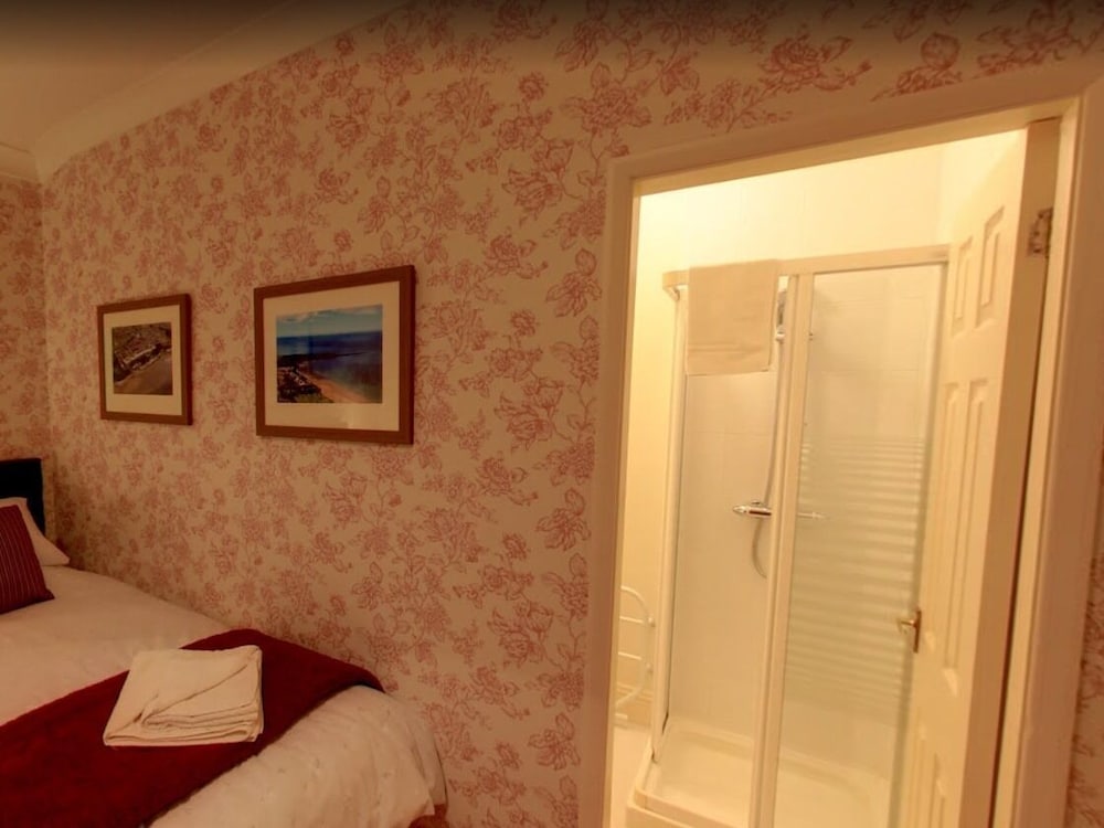 Comfort Double or Twin Room, Ensuite photo 3