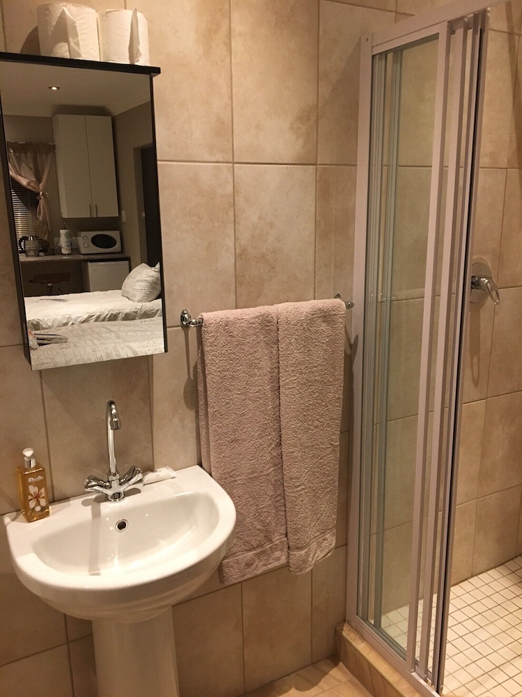 Northwold Suite 1 photo 3