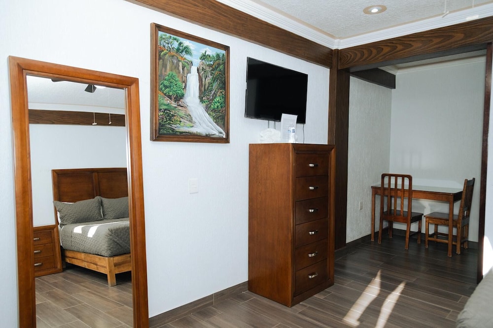 Twin Room, Balcony, City View photo 2