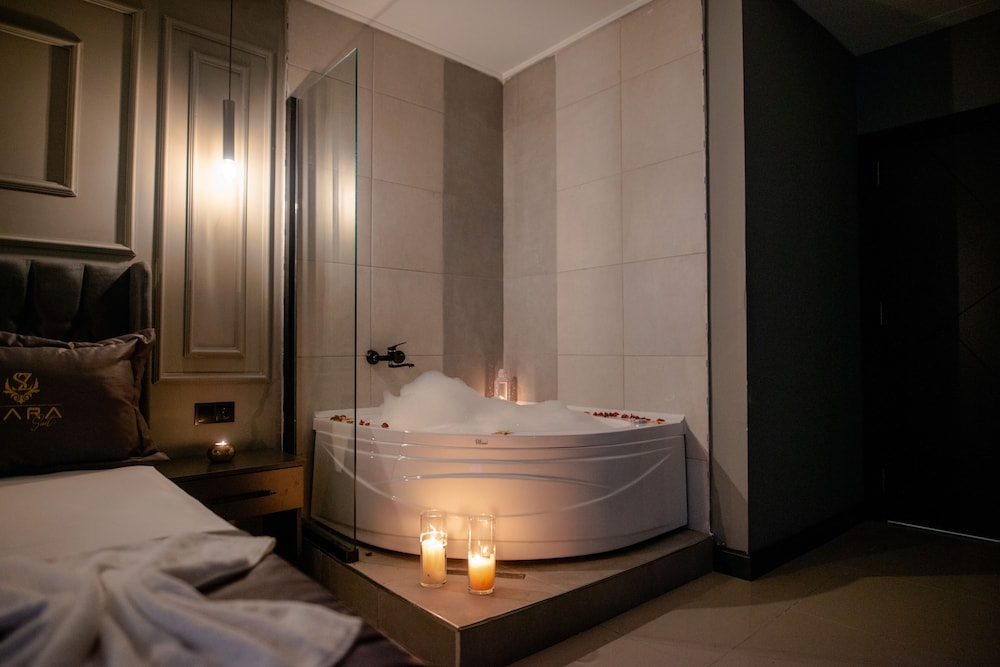 Deluxe Double Room, 1 Queen Bed, City View photo 3