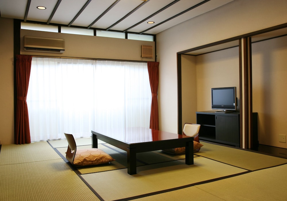 Japanese Style Twin Room with Shared Bathroom photo 1