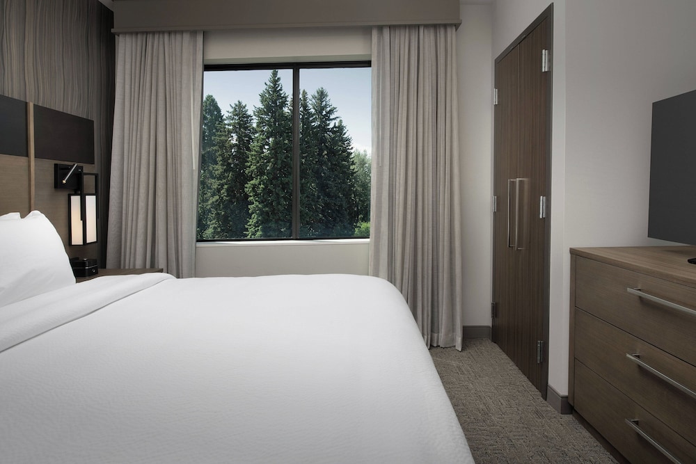 Suite, 1 Bedroom - Photo 2